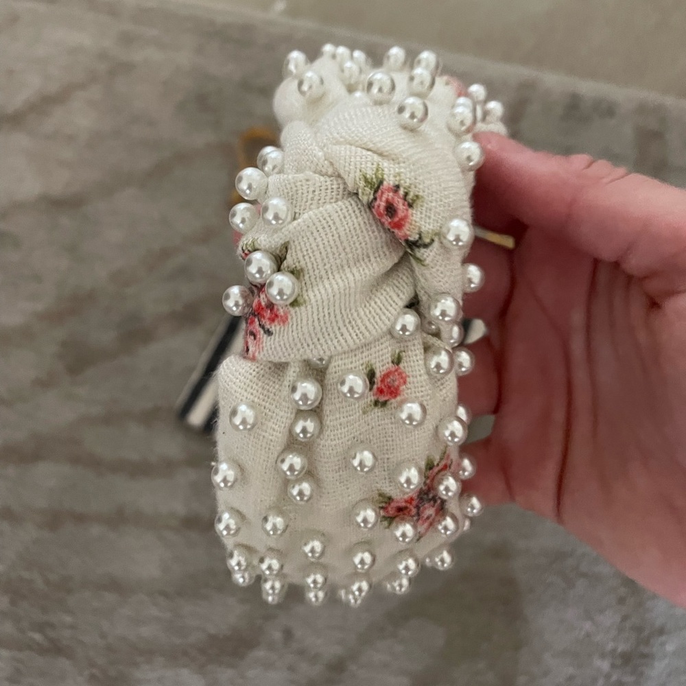 Lele Sadoughi Pearl Ivory headband with a subtle floral print.